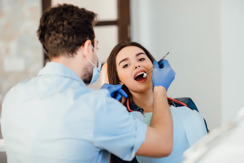 Cuidados después de una extracción dental: qué hacer, qué evitar y cuándo consultar